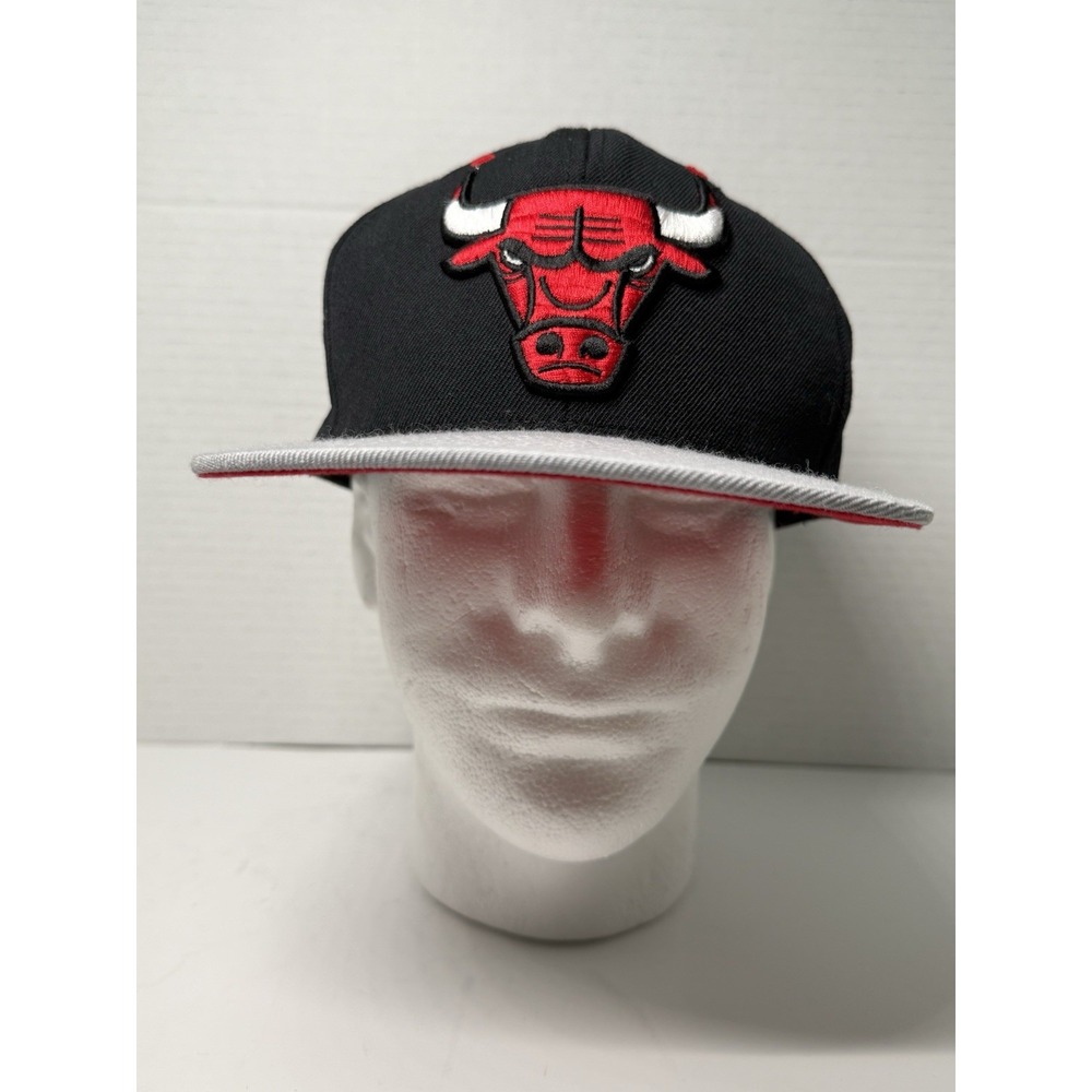Chicago Bulls NBA Mitchell & Ness Fitted 7 1/4 Hat Cap Black